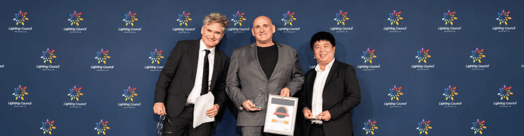 Mike Arieni mottar Lighting Industry Excellence Sustainability Award 2024